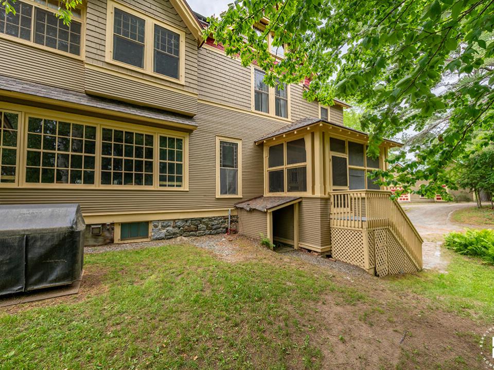 HistoricHomeOnLowerSaranacLake_MH_Exteri