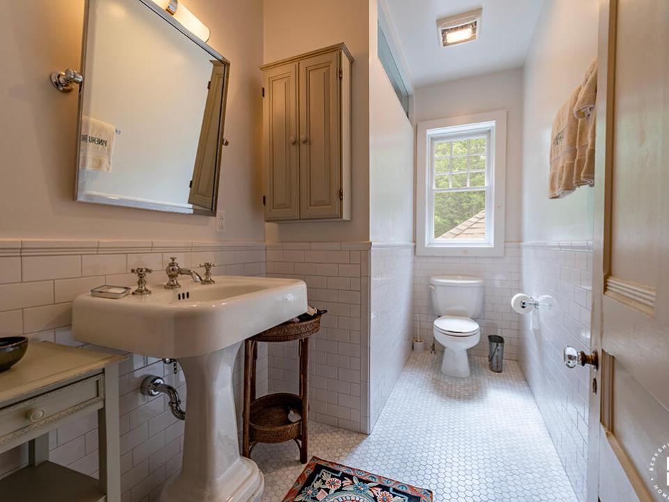 HistoricHomeOnLowerSaranacLake_MH_HalfBa