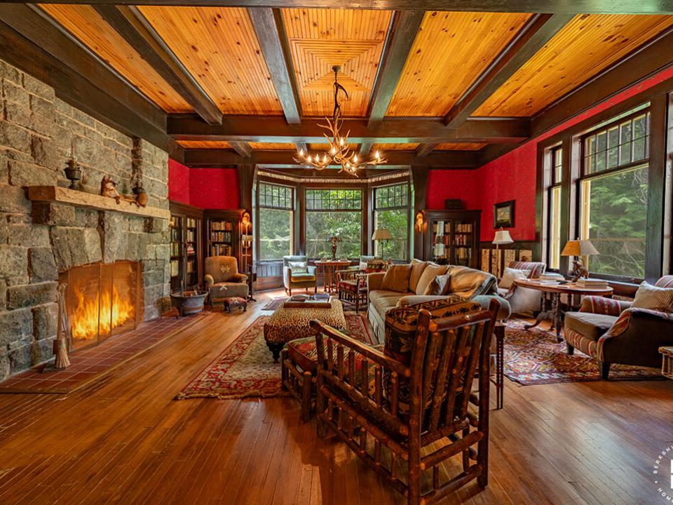 HistoricHomeOnLowerSaranacLake_MH_LR