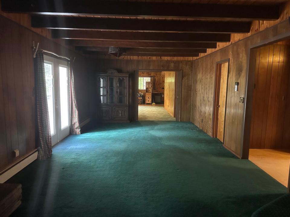 259 River Rd Livingroom