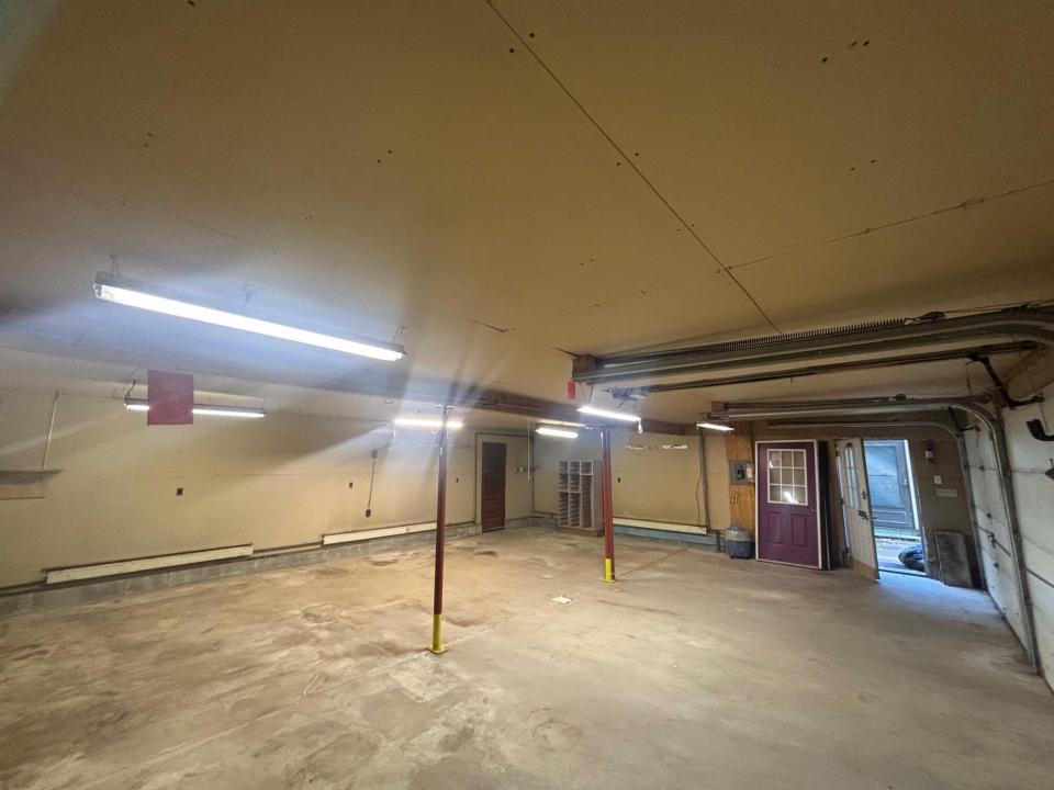 259 River Rd Garage 1