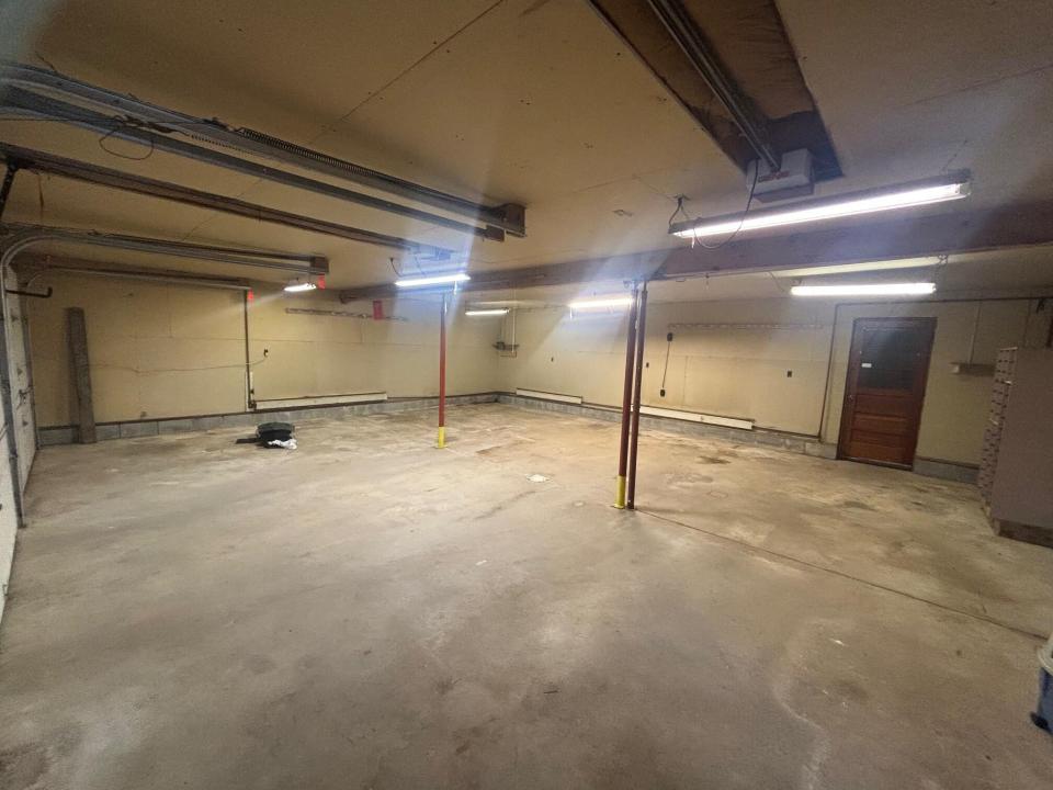 259 River Rd garage