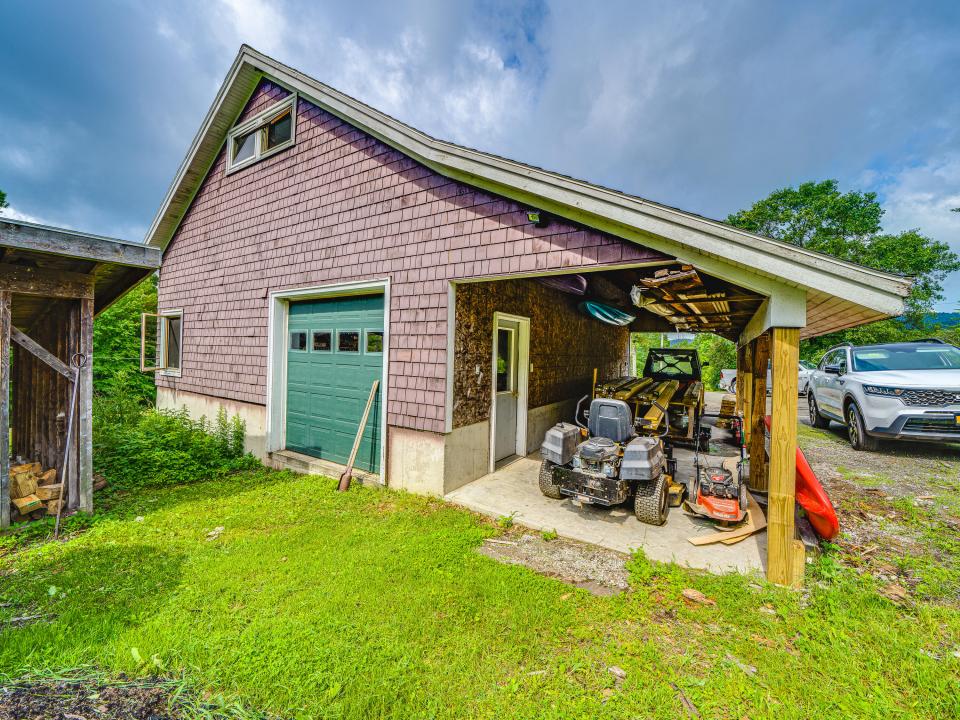 11 N Point Rd-47