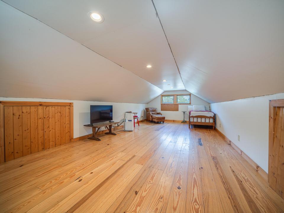 11 N Point Rd-55