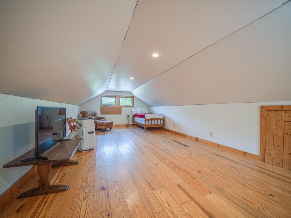 11 N Point Rd-56