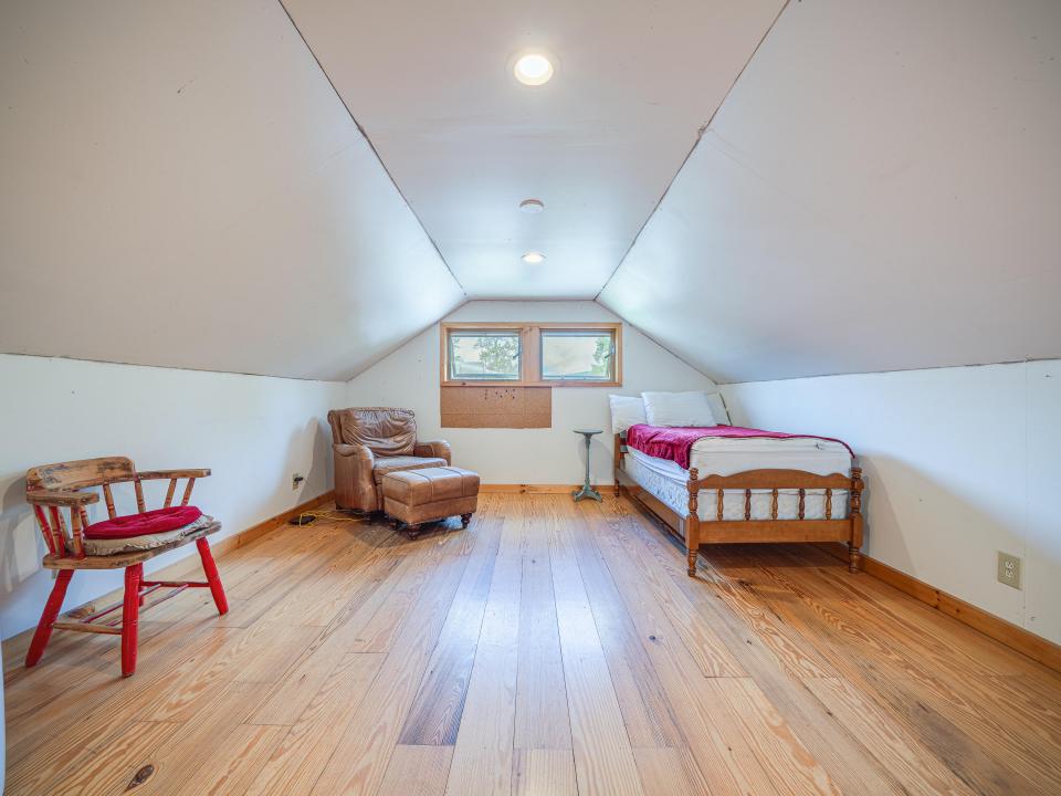 11 N Point Rd-57