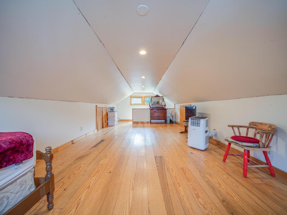11 N Point Rd-58