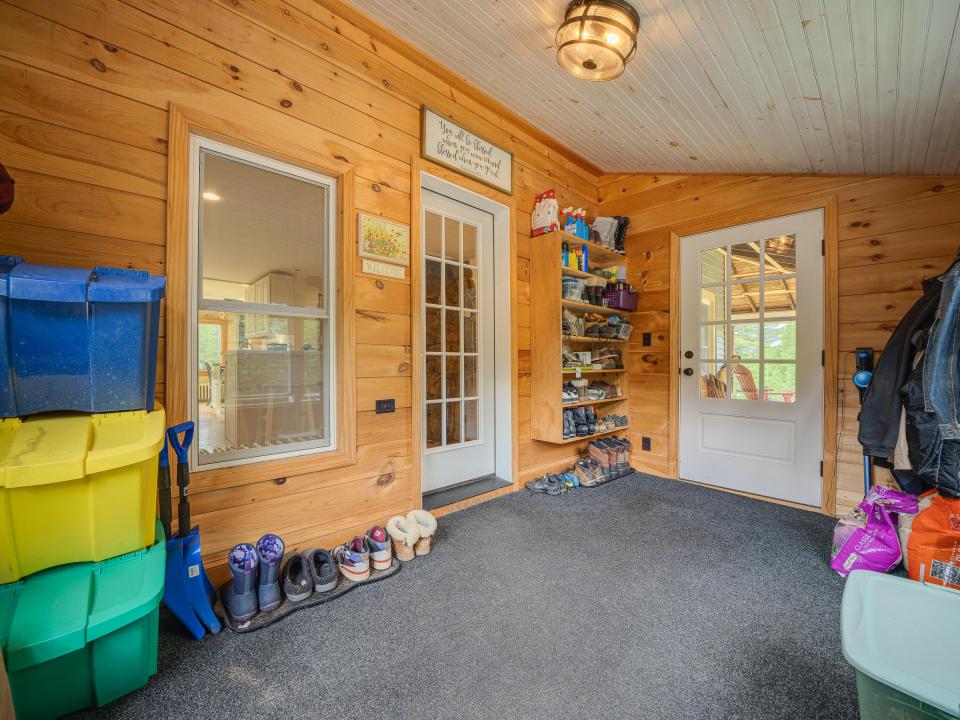 11 N Point Rd-75