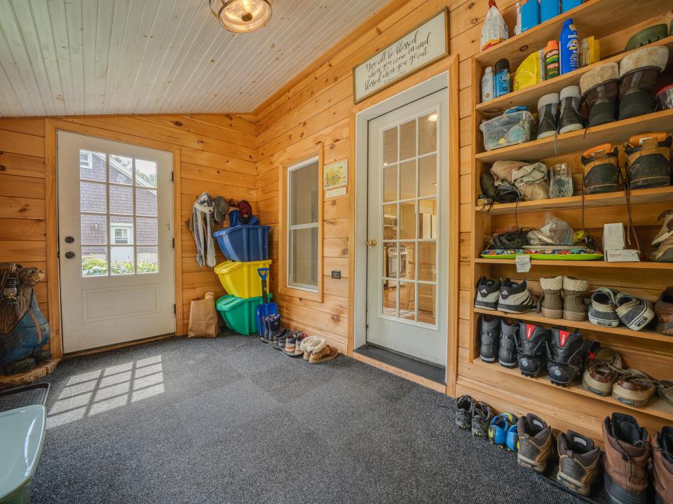 11 N Point Rd-76