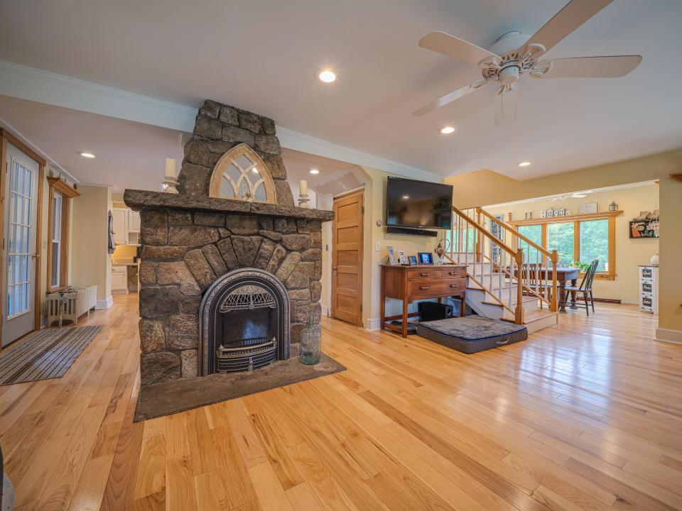 11 N Point Rd-77