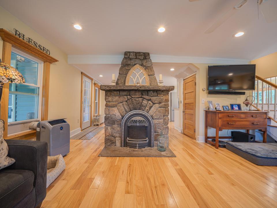 11 N Point Rd-79