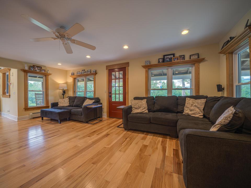 11 N Point Rd-80