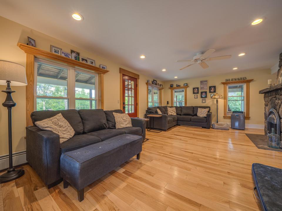 11 N Point Rd-81