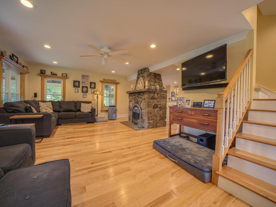 11 N Point Rd-82