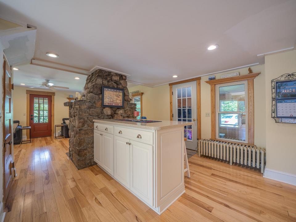 11 N Point Rd-88
