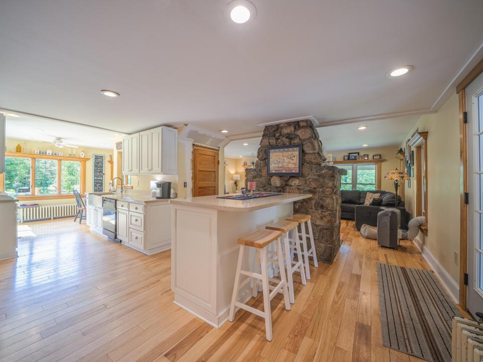11 N Point Rd-89