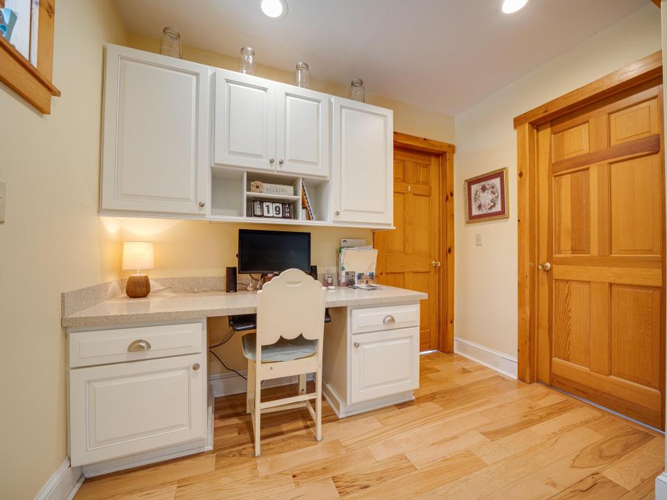 11 N Point Rd-91
