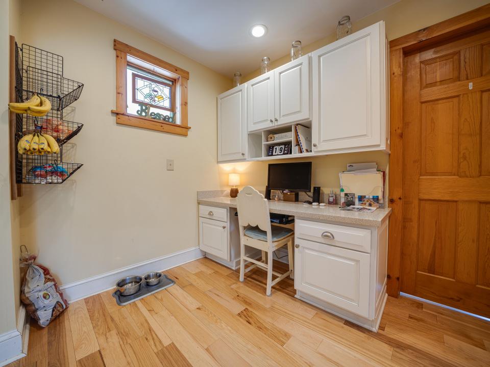 11 N Point Rd-93