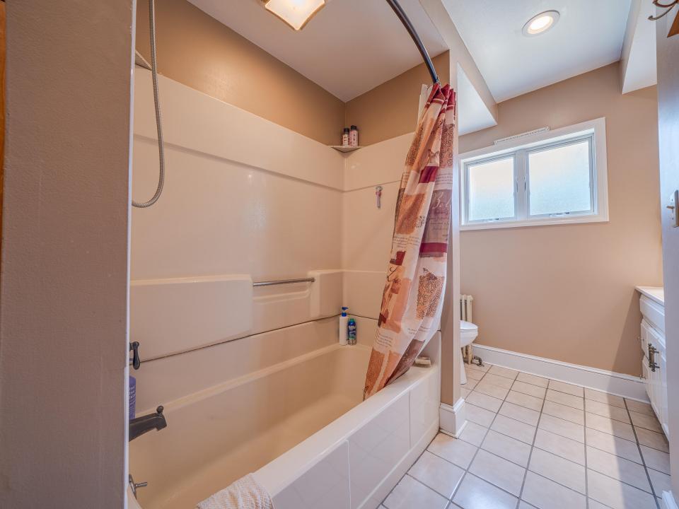 11 N Point Rd-94