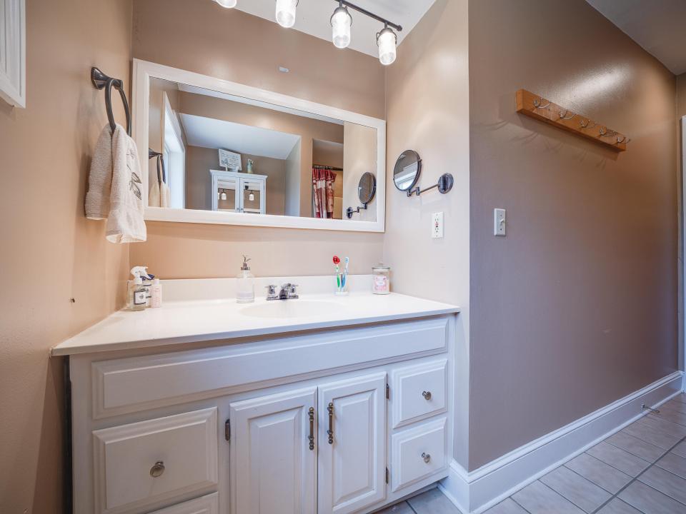 11 N Point Rd-95