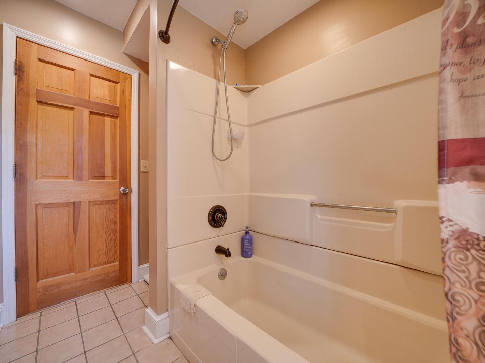 11 N Point Rd-97