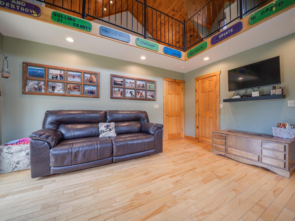 11 N Point Rd-101