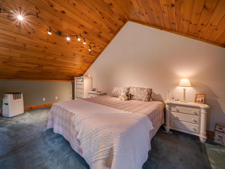 11 N Point Rd-106