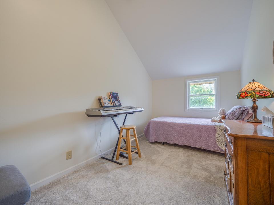 11 N Point Rd-107