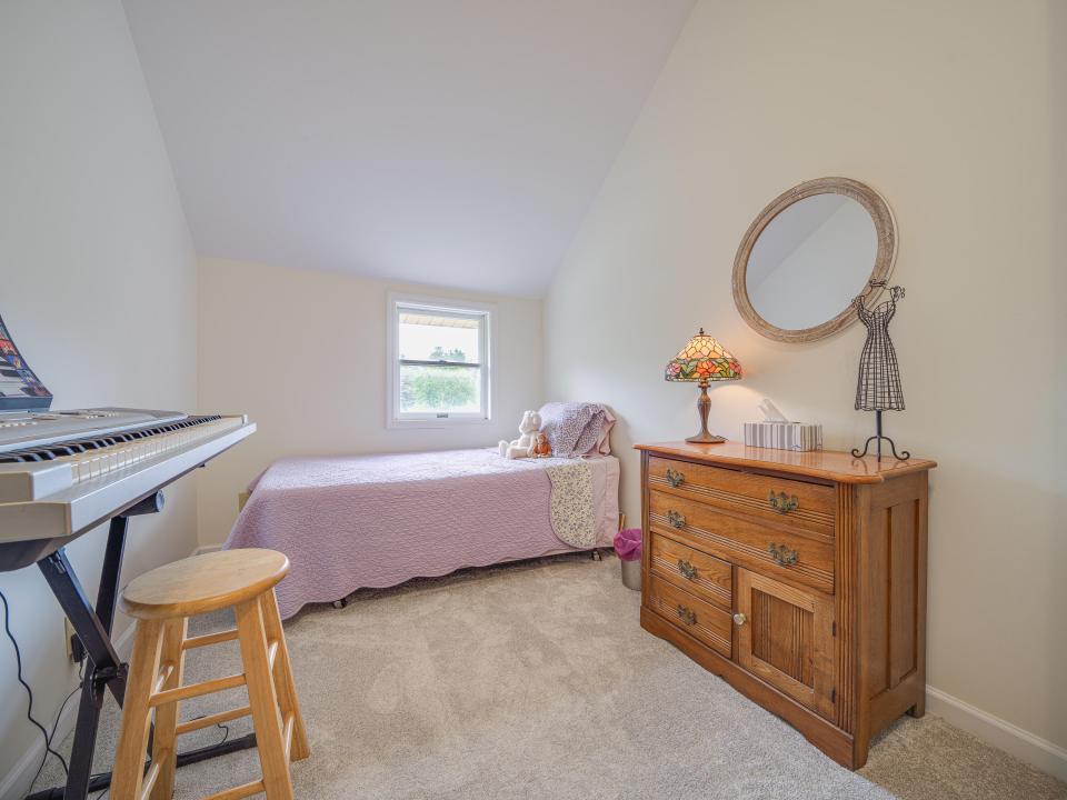 11 N Point Rd-108