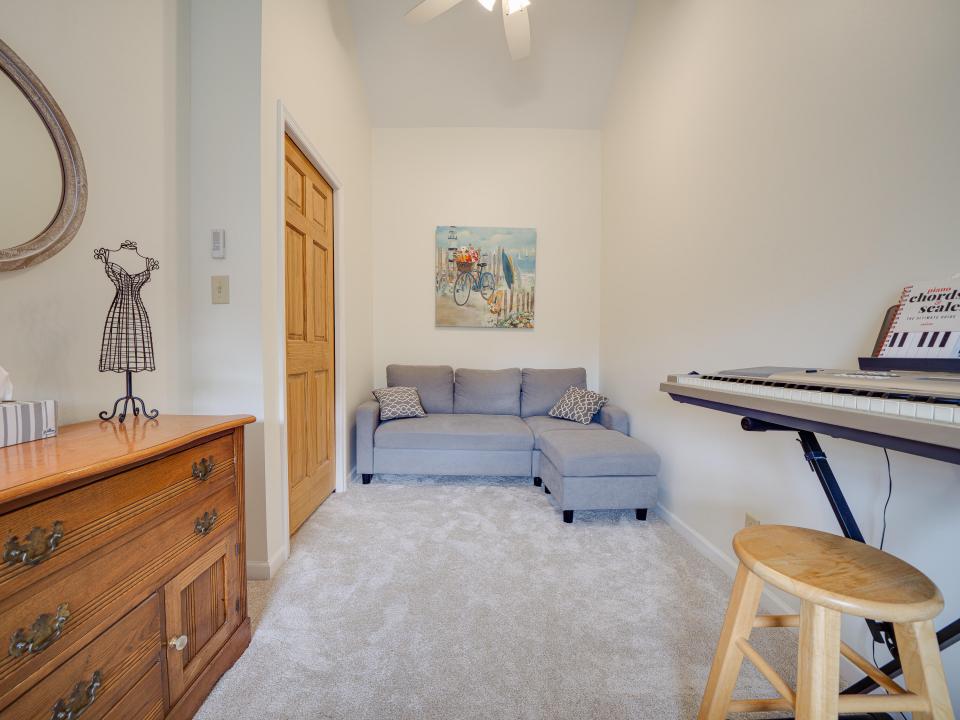 11 N Point Rd-110