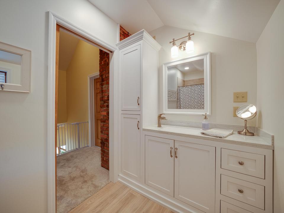 11 N Point Rd-114