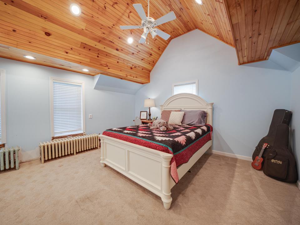 11 N Point Rd-115