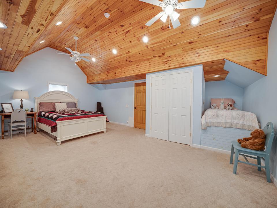 11 N Point Rd-116