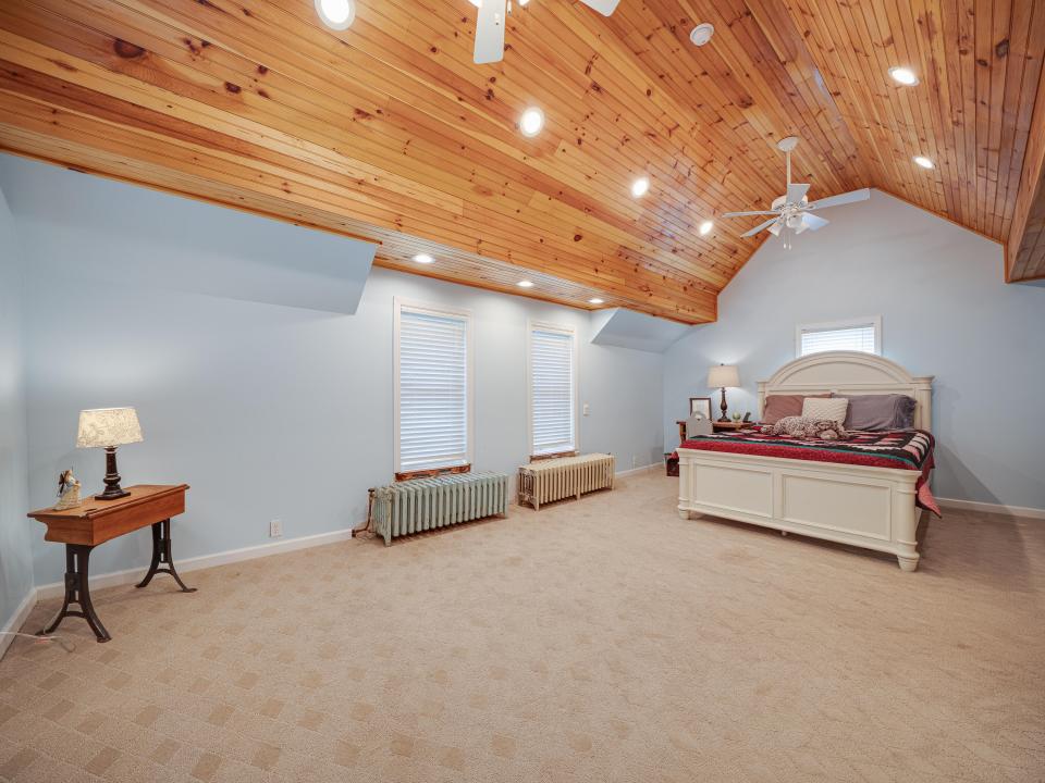 11 N Point Rd-117