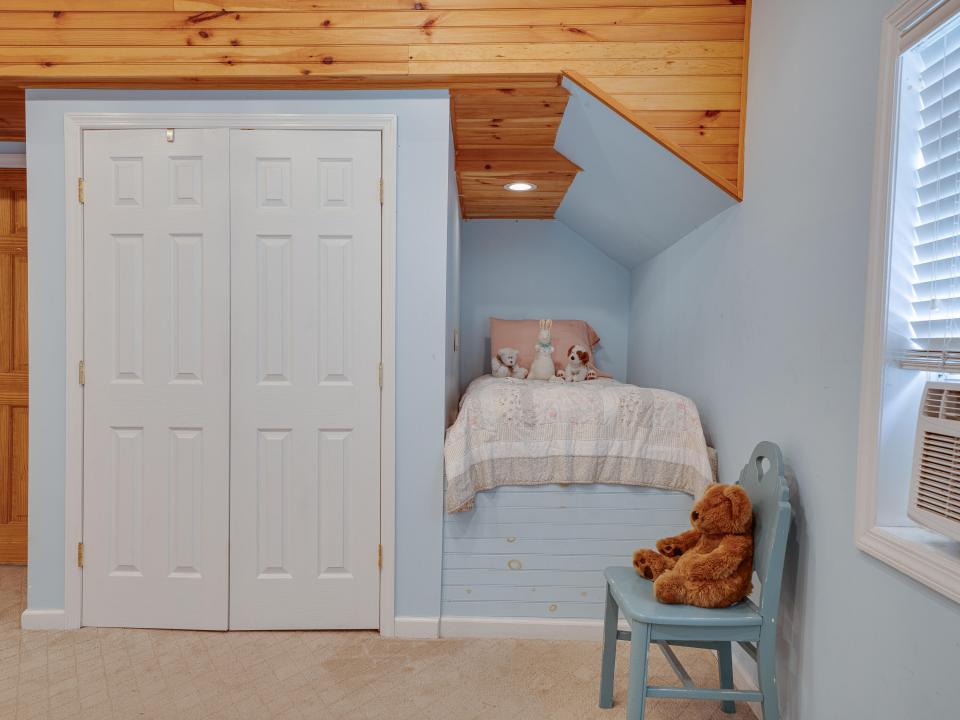 11 N Point Rd-118