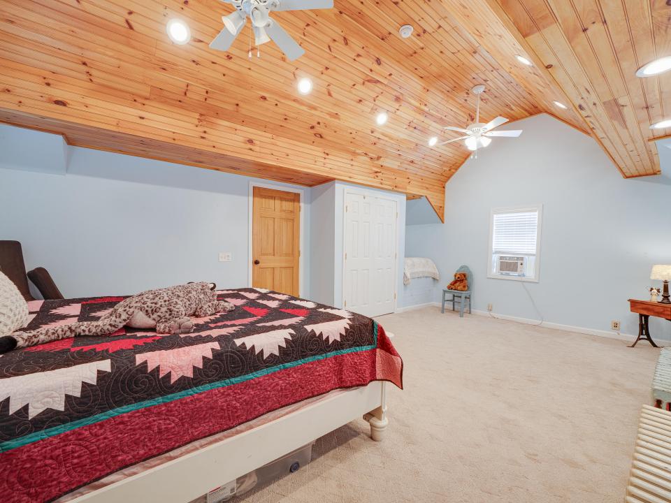 11 N Point Rd-121