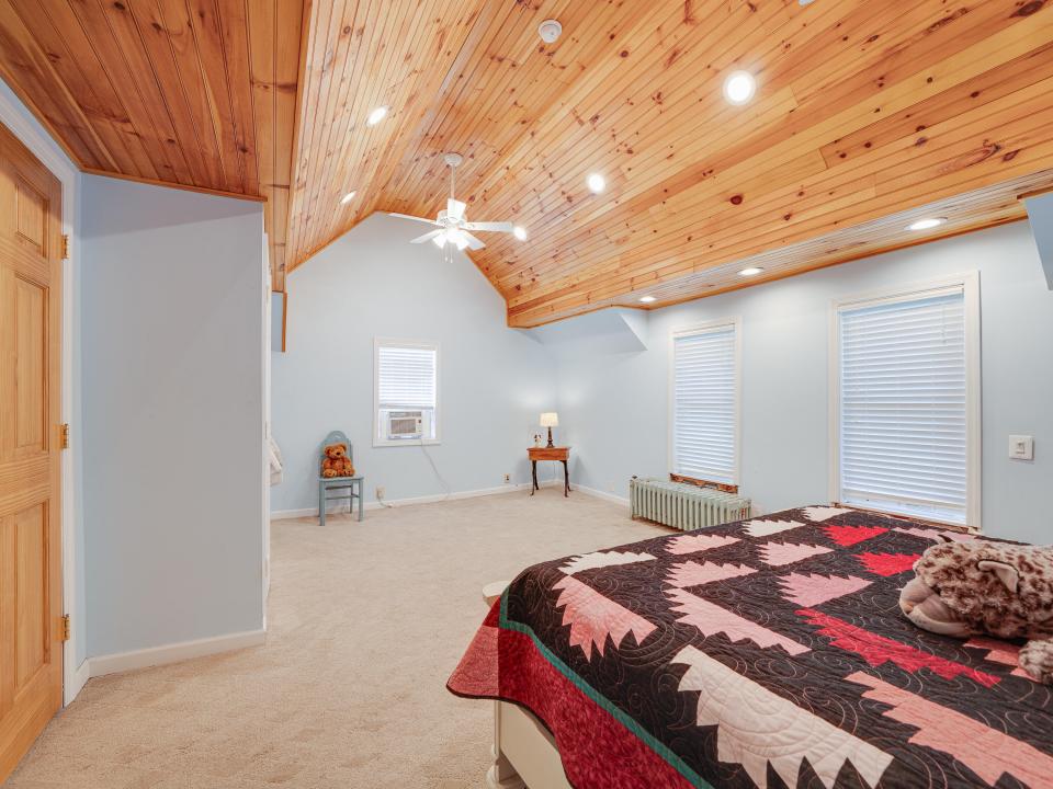 11 N Point Rd-122