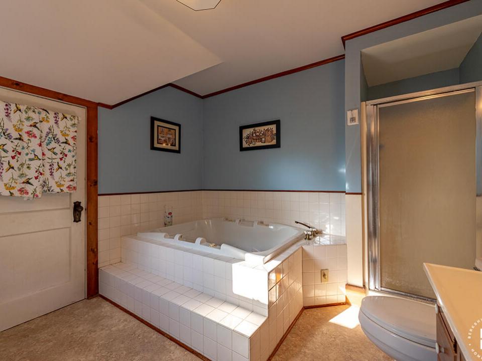 SaranacLakeHomeOnSlater_Bathroom2