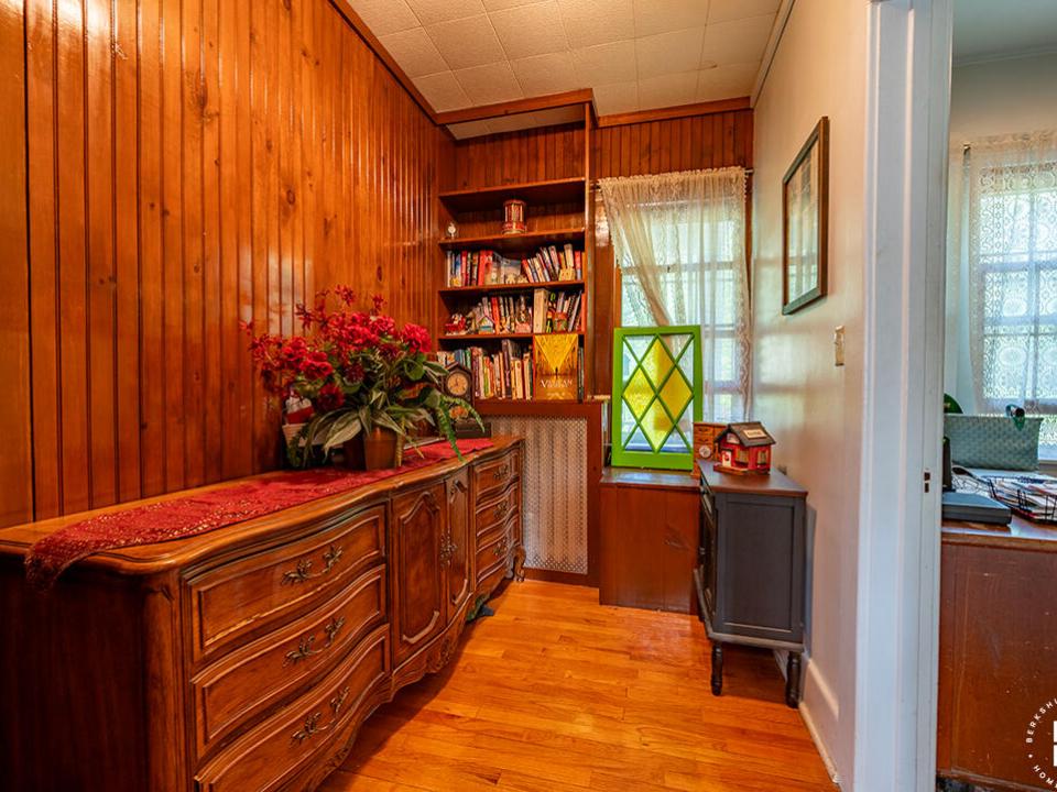 SaranacLakeHomeOnSlater_BonusRoom_Office