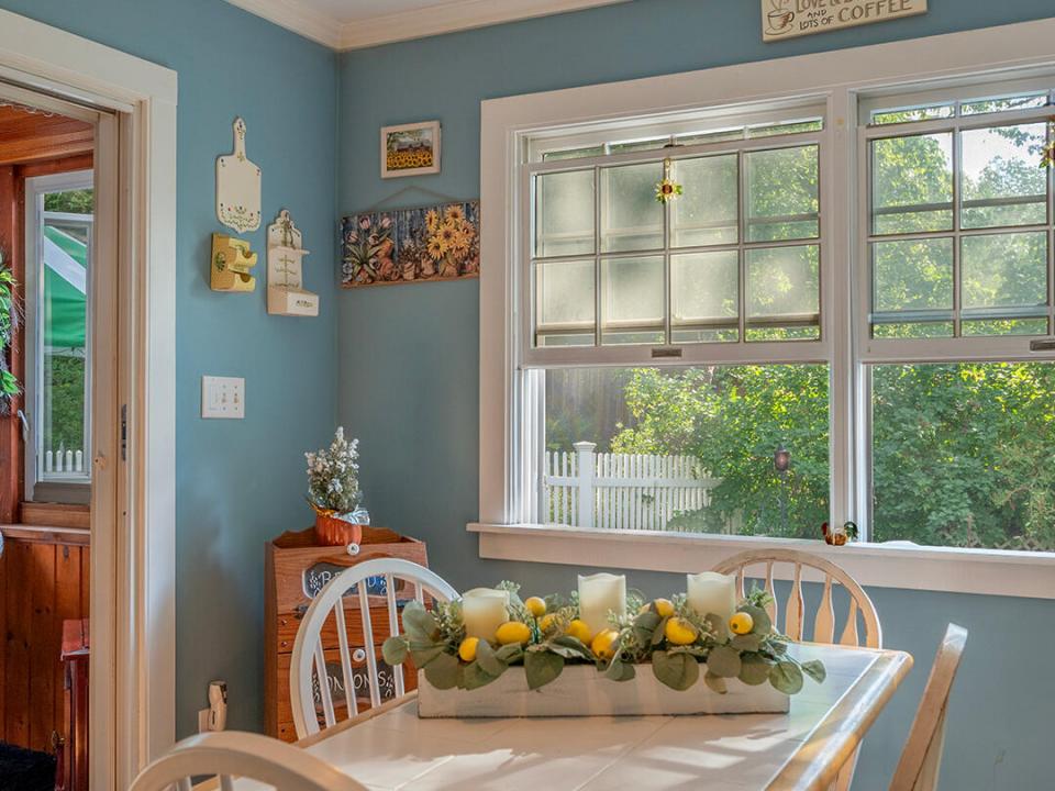 SaranacLakeHomeOnSlater_BreakfastTable_V