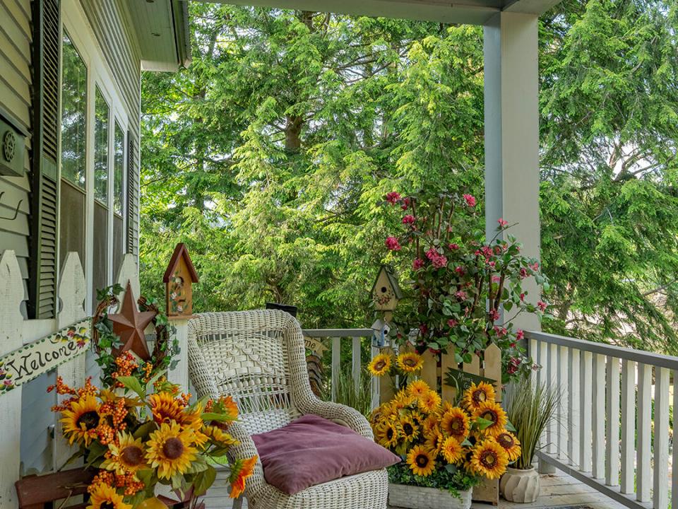 SaranacLakeHomeOnSlater_FrontPorch_F