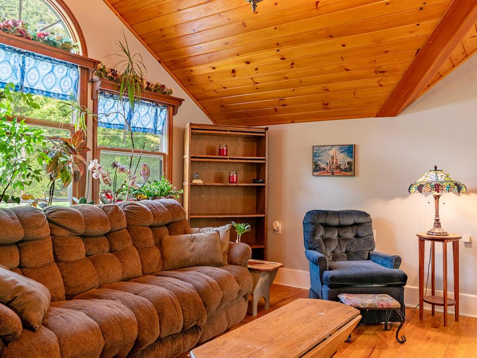 SaranacLakeHomeOnSlater_GreatRoom_V