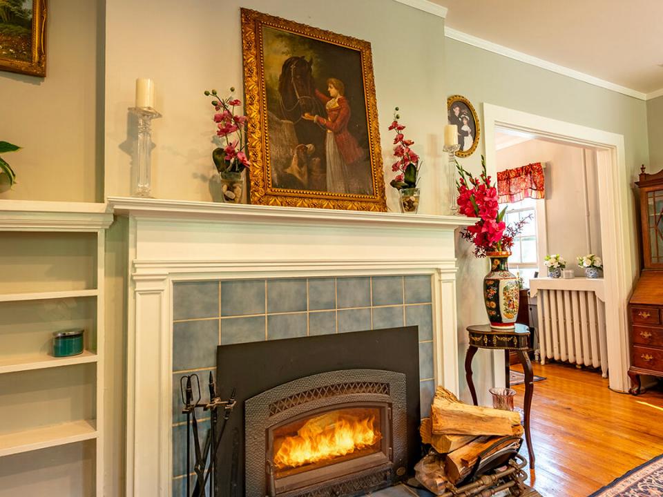 SaranacLakeHomeOnSlater_LivingRoom_Firep