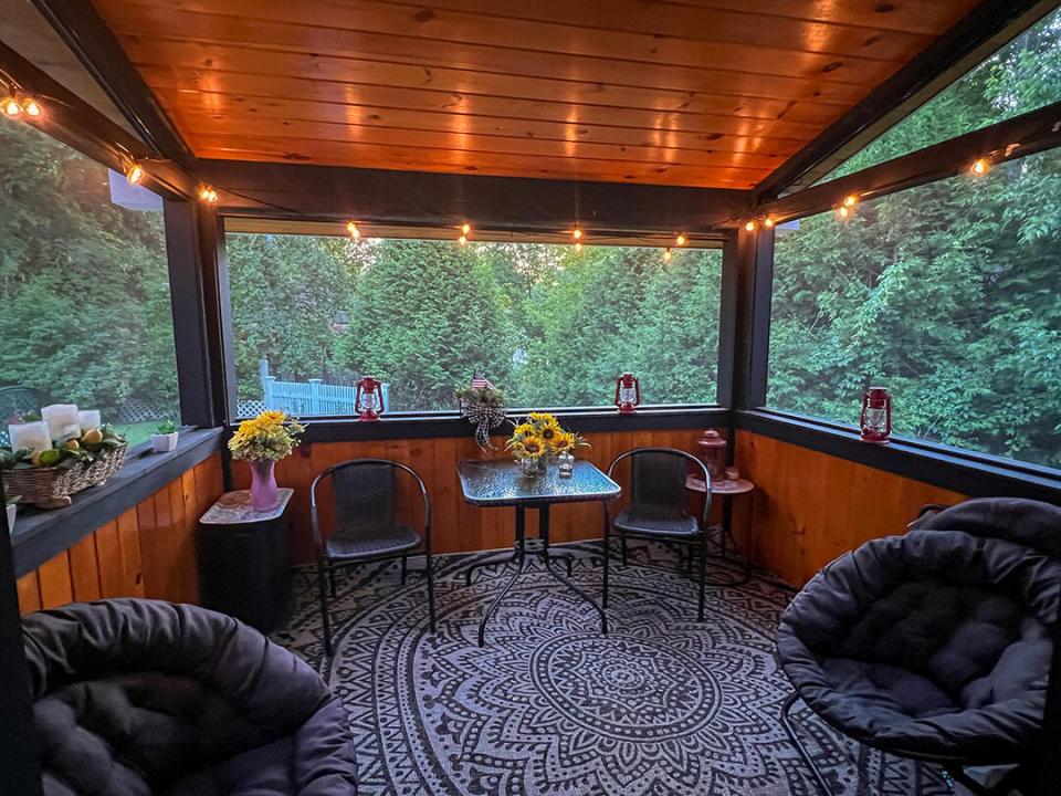 SaranacLakeHomeOnSlater_O_ScreenedPorch