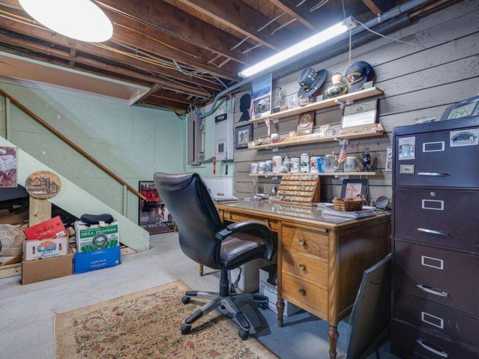 Moeller - 189 RRD - office basement