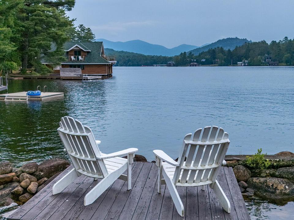 LittleLoj_A_StandingDock_Chairs_V