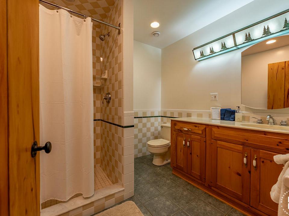 LittleLoj_Bathroom1