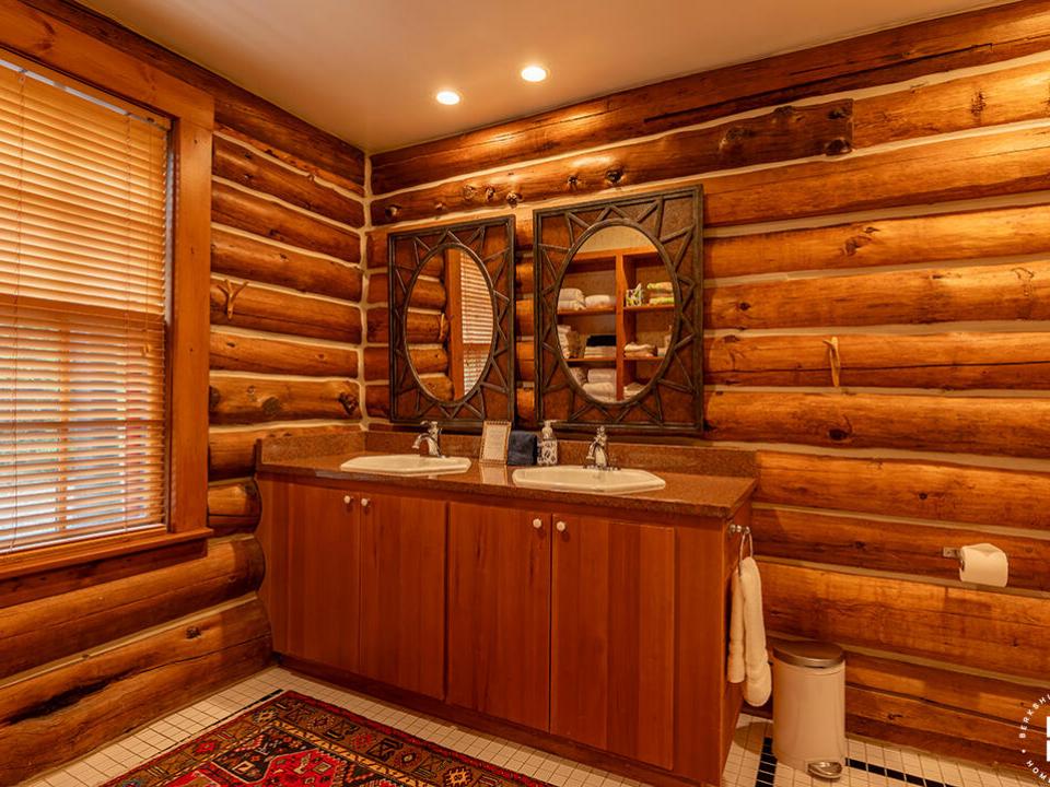 LittleLoj_Bathroom2_Vanity