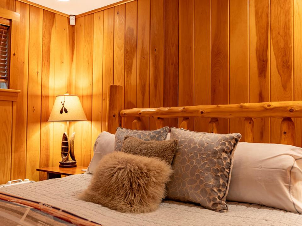 LittleLoj_Bedroom1_V