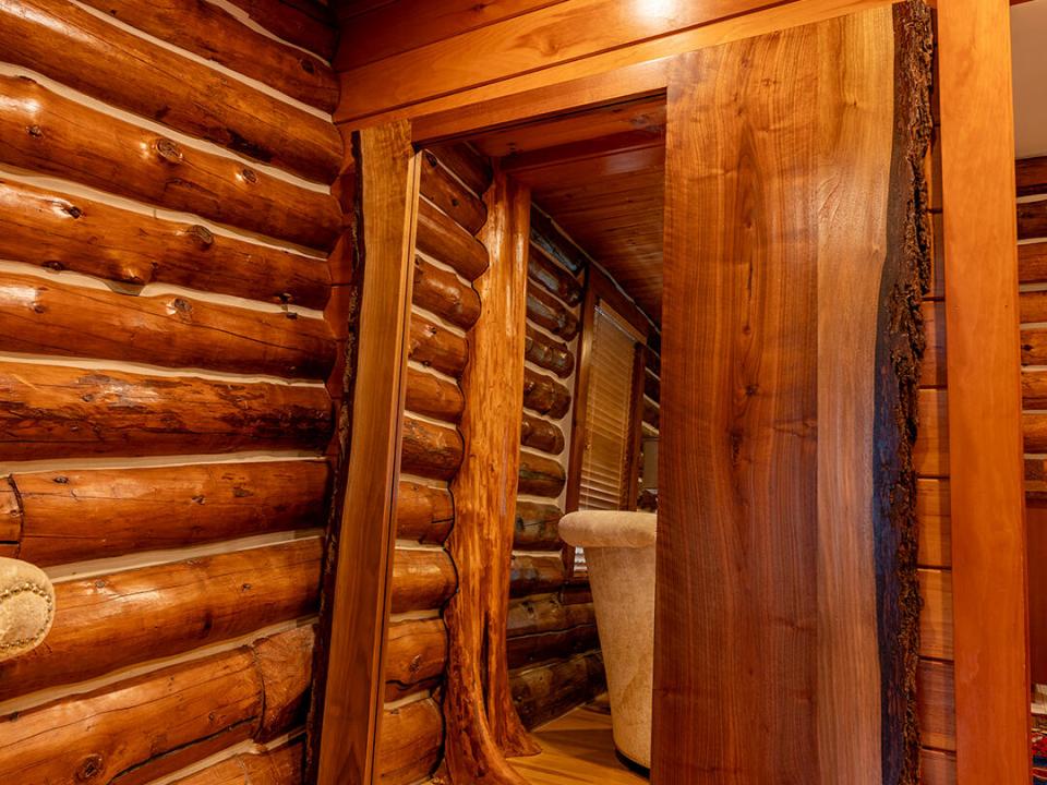 LittleLoj_Bedroom2_Mirror